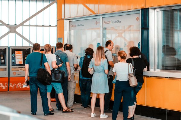 Comment optimiser l'utilisation d'un petit espace de tente pour le rangement ?