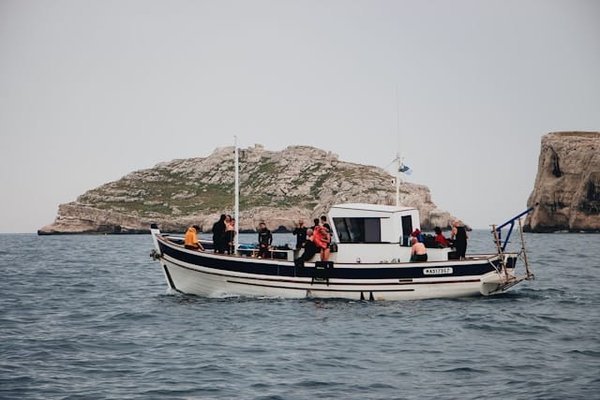 Quelles croisières offrent les meilleures opportunités pour apprendre la navigation et les compétences maritimes ?